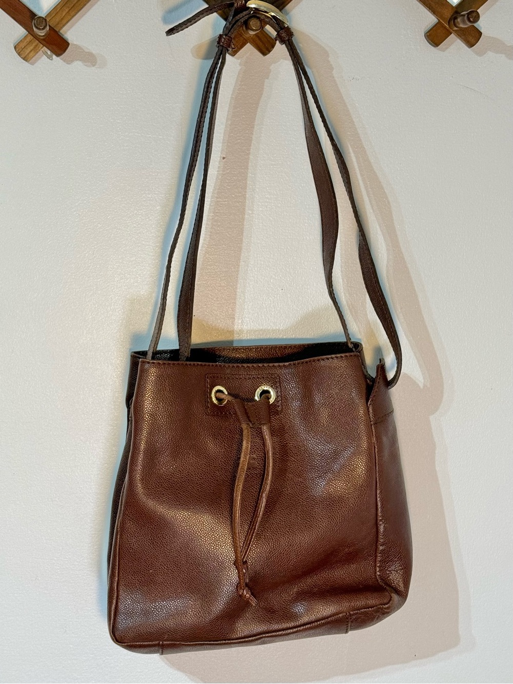 Acosta Brown Leather Drawstring Satchel Shoulder Bag in excellent condition
